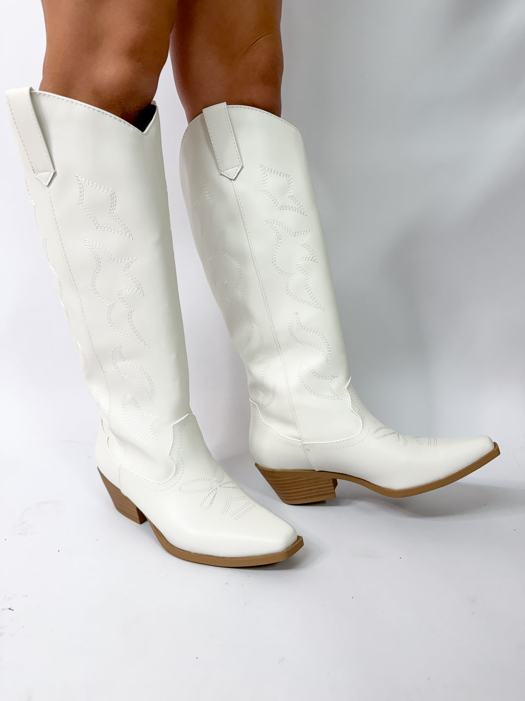 Zahara White Boots